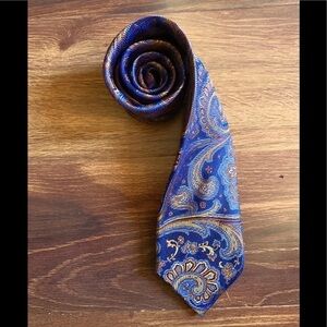 🍂SALE🍂Like New JOS. A. BANK Blue 100% Silk Paisley Jacquard  Necktie